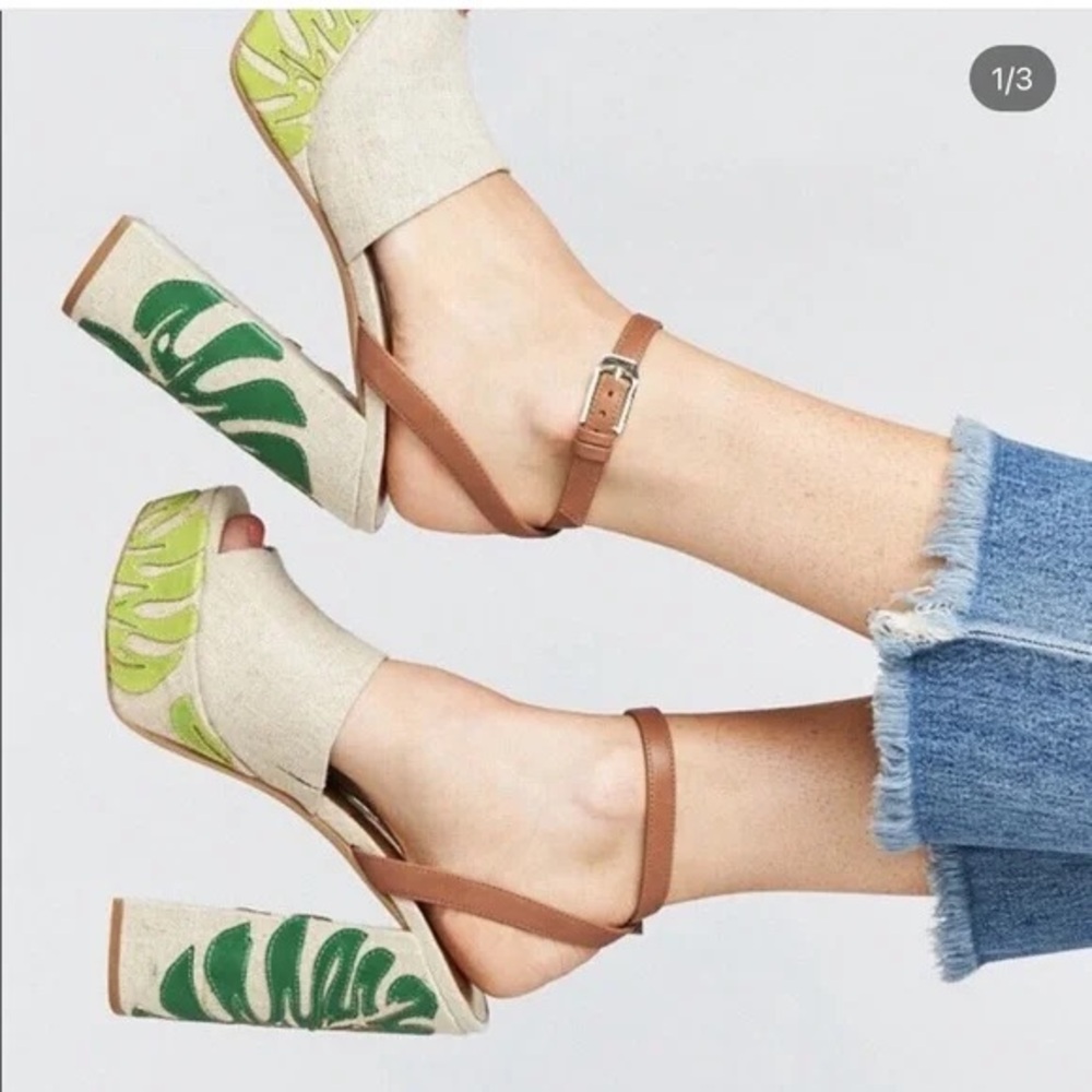 Dolce vita Lando platform sandals tropical palm leaf